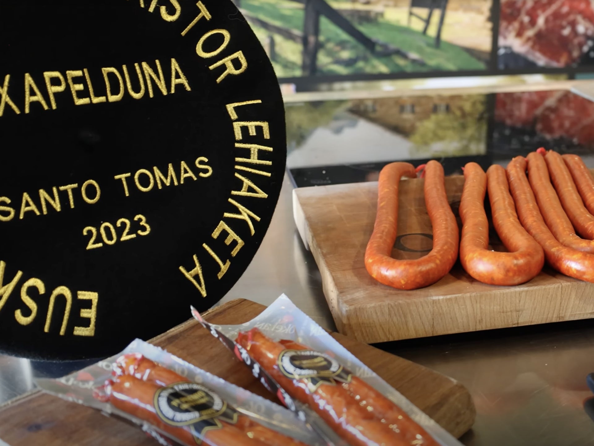 Txistorras premiadas junto a la Txapela de Txapelduna